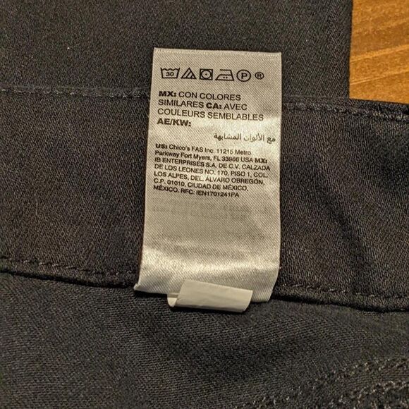 CHICO'S SO SLIMMING GIRLFRIEND STRAIGHT LEG BLACK DENIM JEANS - 8S - Picture 4 of 6